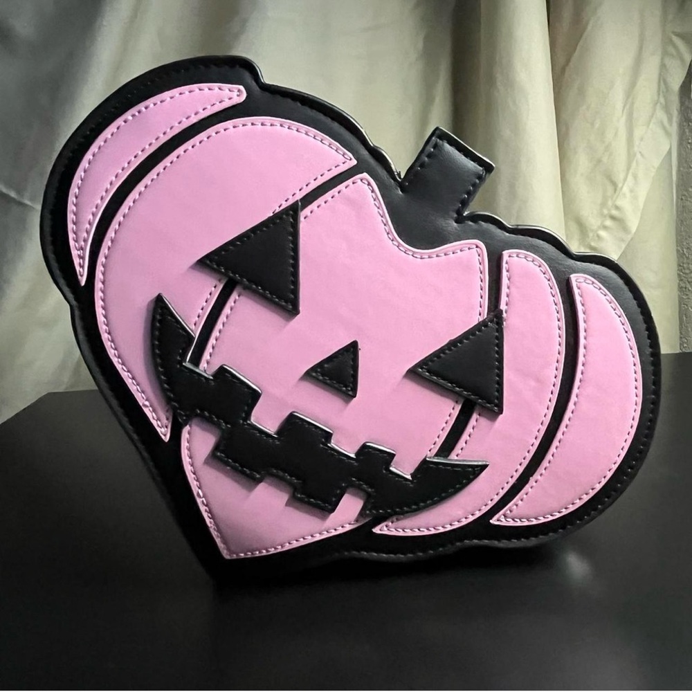 Trickz N Treatz Pink Pumpkin Crossbody Bag 🎃💗
